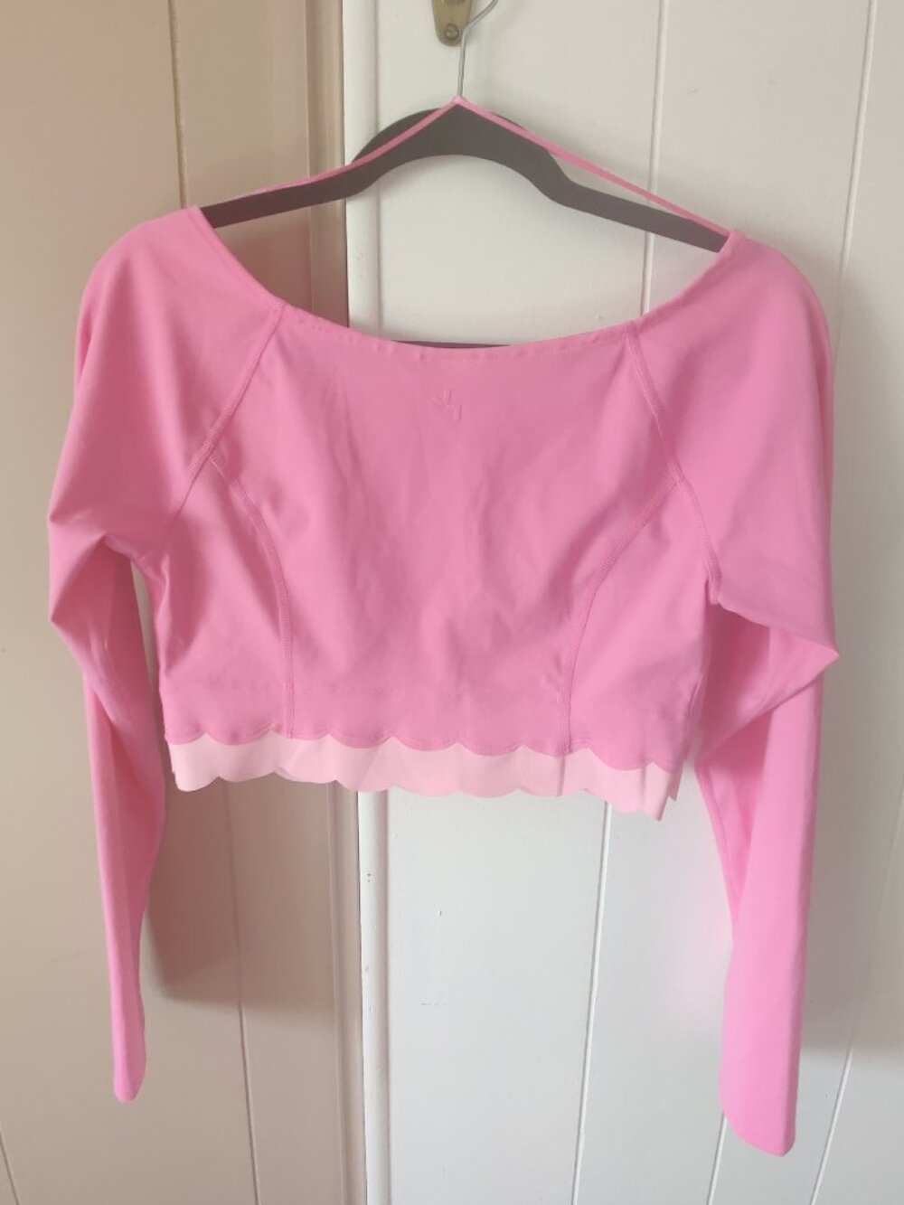 NWT joylab scalloped cropped long sleeve workout top - Picture 7 of 10